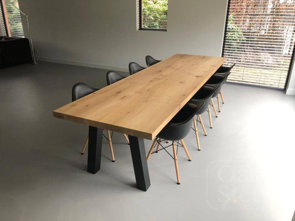 Eikenhouten tafel